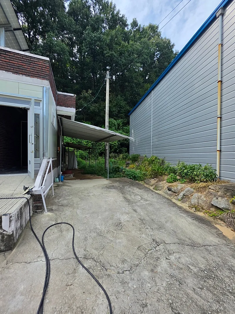 Country House for Sale in Yeongju, Gyeongsangbuk-do, with a Bus Stop and Vegetable Garden photo 10