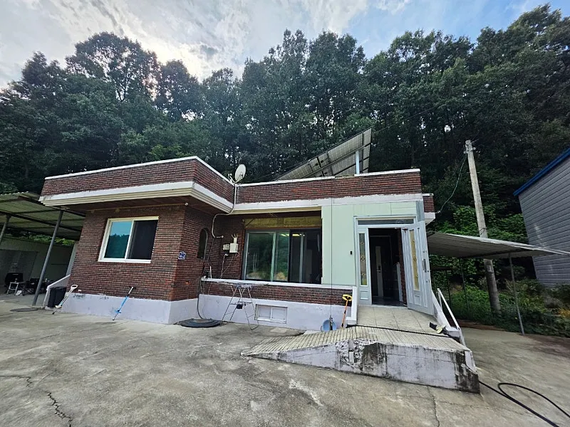 Country House for Sale in Yeongju, Gyeongsangbuk-do, with a Bus Stop and Vegetable Garden photo 9