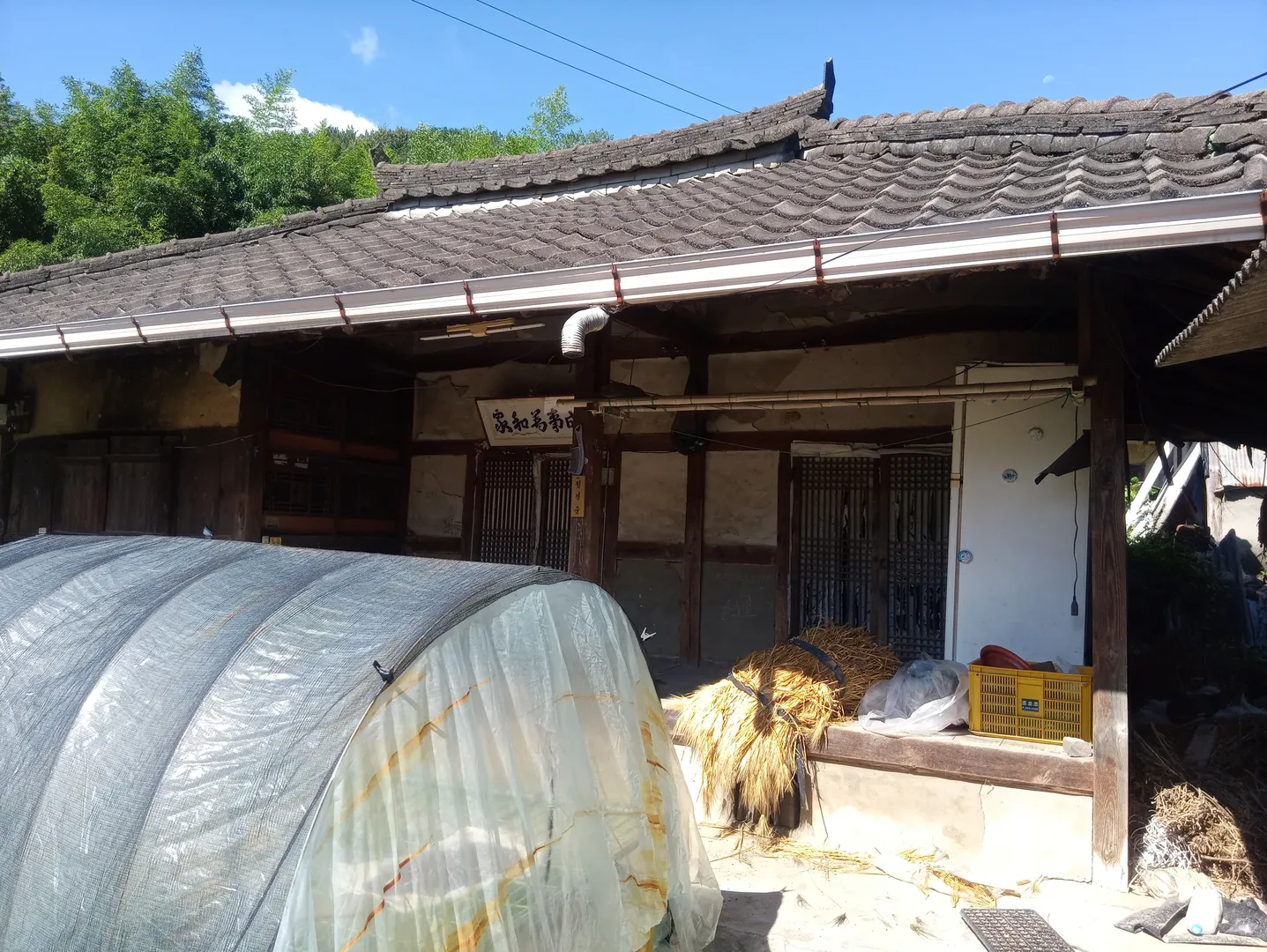 Sale of a Wooden Rural House on Nakdonggang-ro, Nakseo-myeon, Uiryeong photo 2