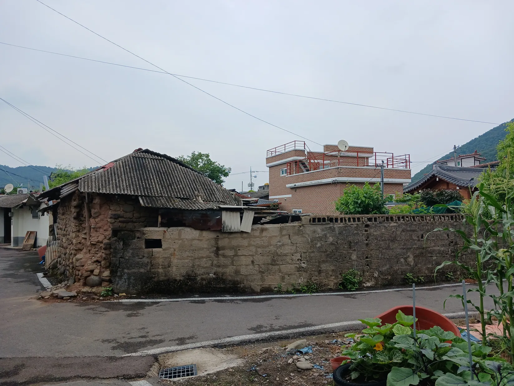 Rural House for Sale in Burim-myeon, Uiryeong-gun, Requiring Full Renovation and Featuring a Vegetable Garden photo 9