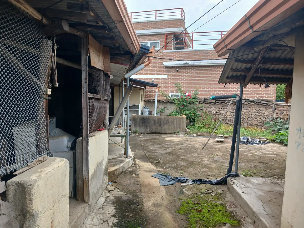 Rural House for Sale in Burim-myeon, Uiryeong-gun, Requiring Full Renovation and Featuring a Vegetable Garden photo 2