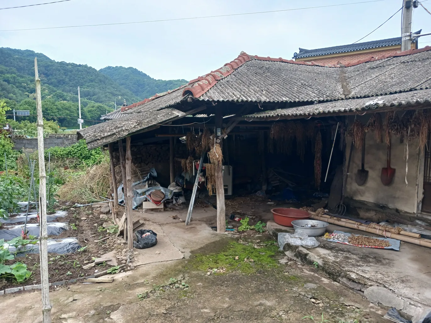 Rural House for Sale in Burim-myeon, Uiryeong-gun, Requiring Full Renovation and Featuring a Vegetable Garden photo 3