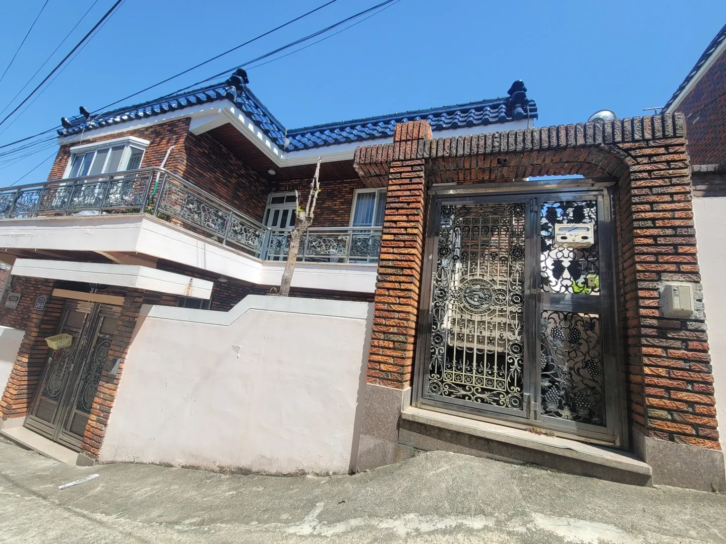 South-Facing Two-Story Country House for Sale in Gupodong, KRW 100 Million photo 3