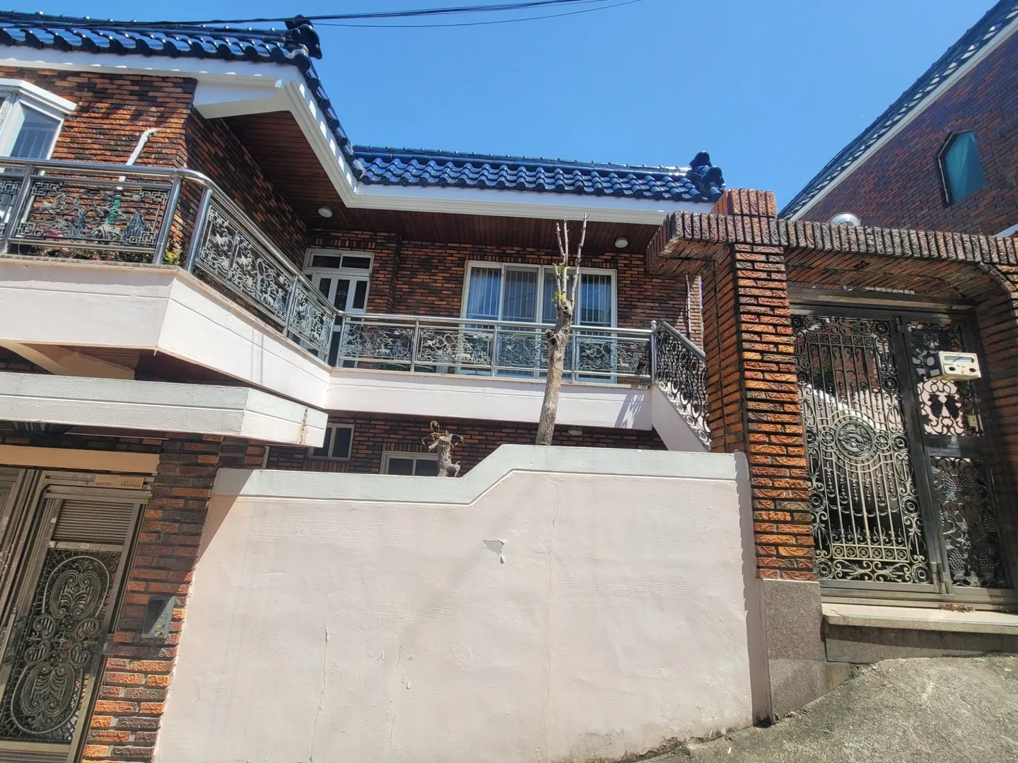 South-Facing Two-Story Country House for Sale in Gupodong, KRW 100 Million photo 4