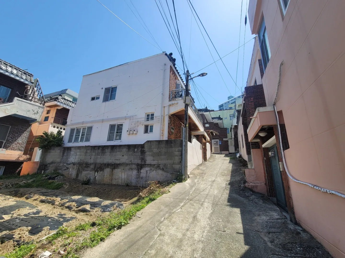 South-Facing Two-Story Country House for Sale in Gupodong, KRW 100 Million photo 2