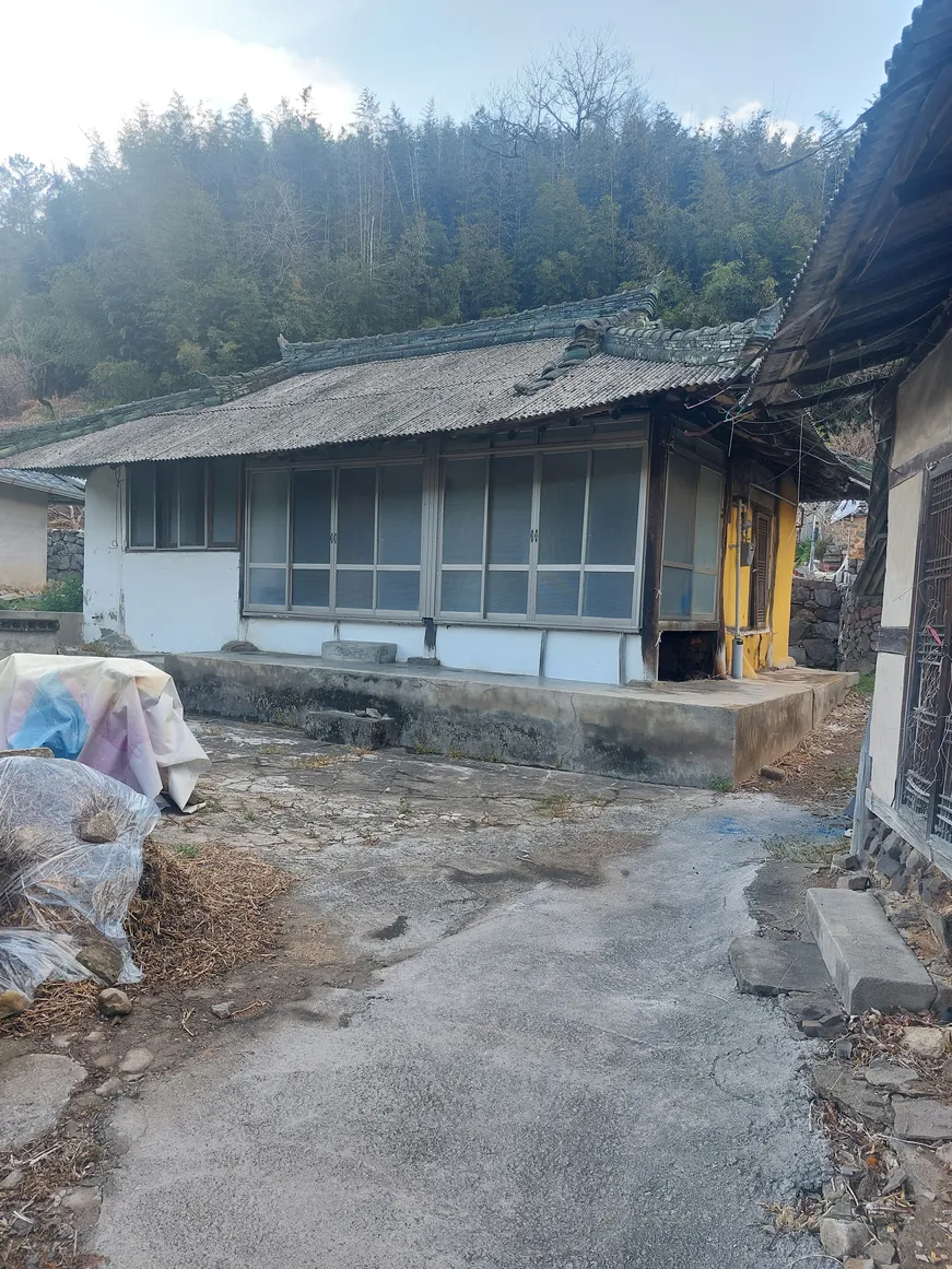 Sale of an Old House in Nakseo-myeon, Uiryeong, 2 Rooms photo 3
