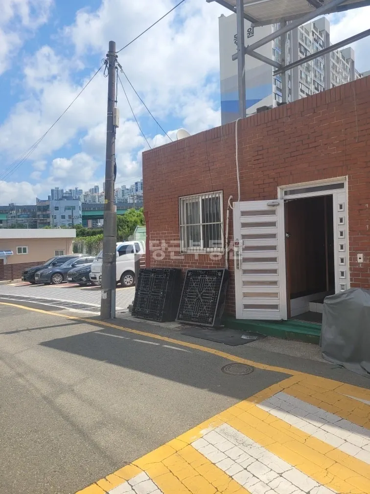 Sale of a Two-Unit Country House in Mora-dong, Busan, with a Gross Floor Area of 89.3㎡ photo 2