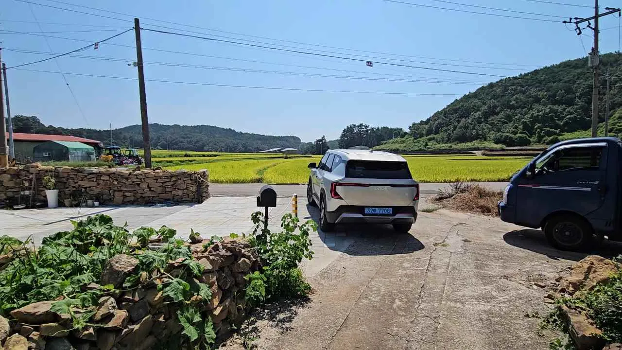 Rural House for Sale in Namhae-gun with Vehicle Access, 220 Pyeong of Land photo 3