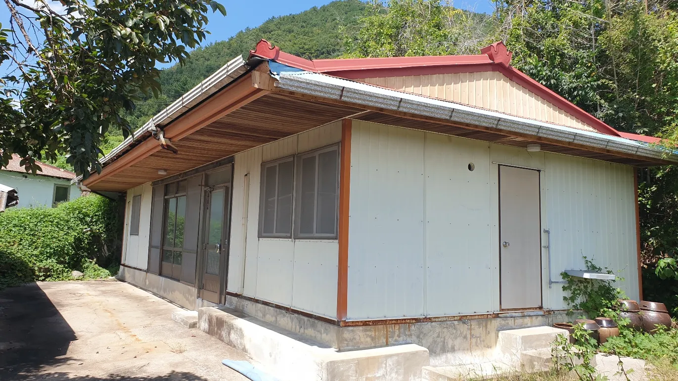 Namhae Danghang-ri Seaside-View Country House for Sale photo 5