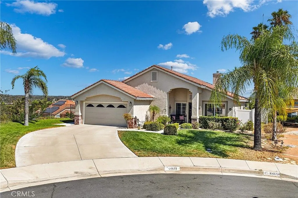 Single-Family Home for Sale at 44682 Labeta Circle, Temecula, CA 92592 photo 2