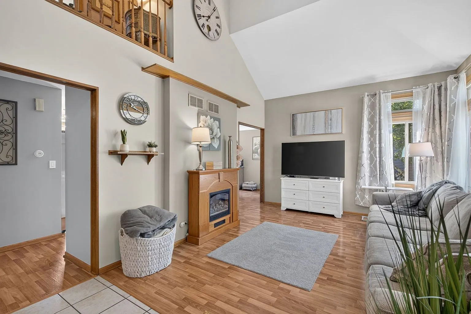 312 Badger Ct, Oswego, IL 60543 | Move-In Ready Single-Family Home photo 6