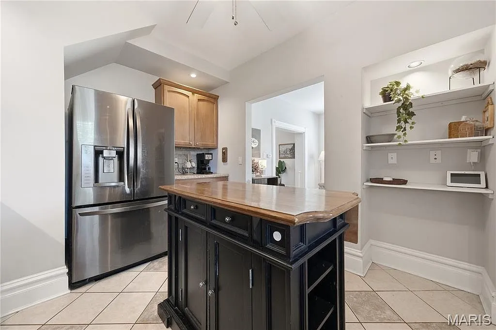 1907 St. Louis Home with 4 Bedrooms and Detached Garage photo 10