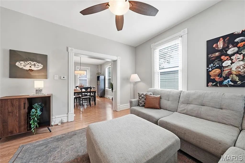 1907 St. Louis Home with 4 Bedrooms and Detached Garage photo 7