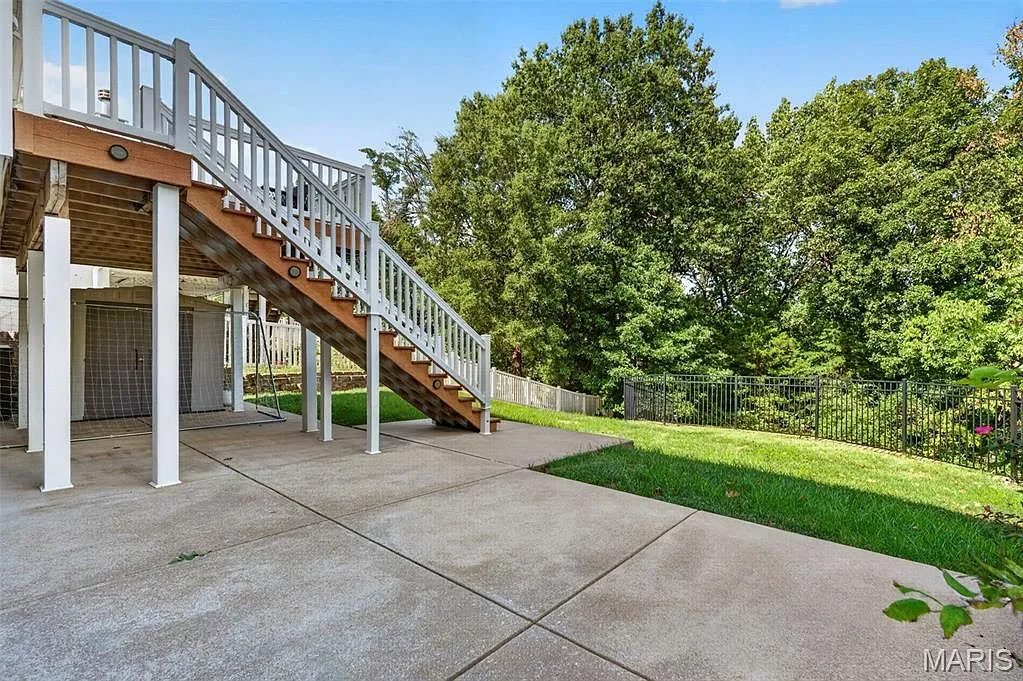 Updated 4-Bedroom Home in Saint Louis, Missouri with Finished Walk-Out Lower Level photo 5