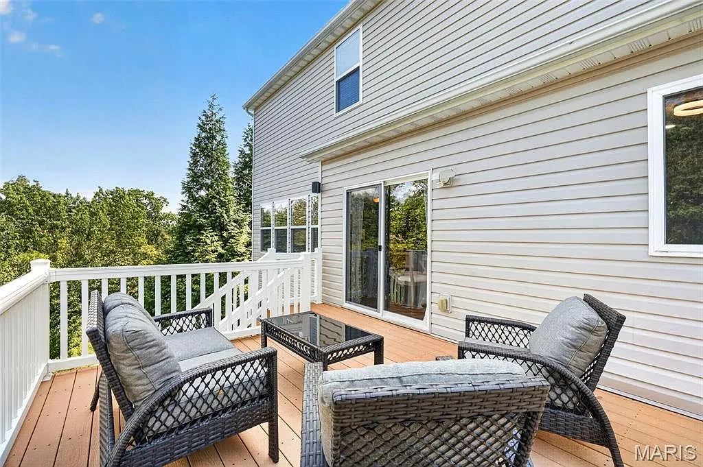 Updated 4-Bedroom Home in Saint Louis, Missouri with Finished Walk-Out Lower Level photo 4