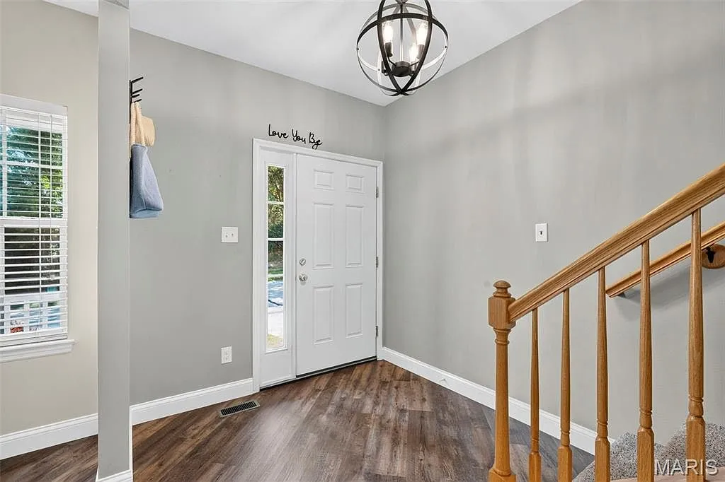 Updated 4-Bedroom Home in Saint Louis, Missouri with Finished Walk-Out Lower Level photo 8