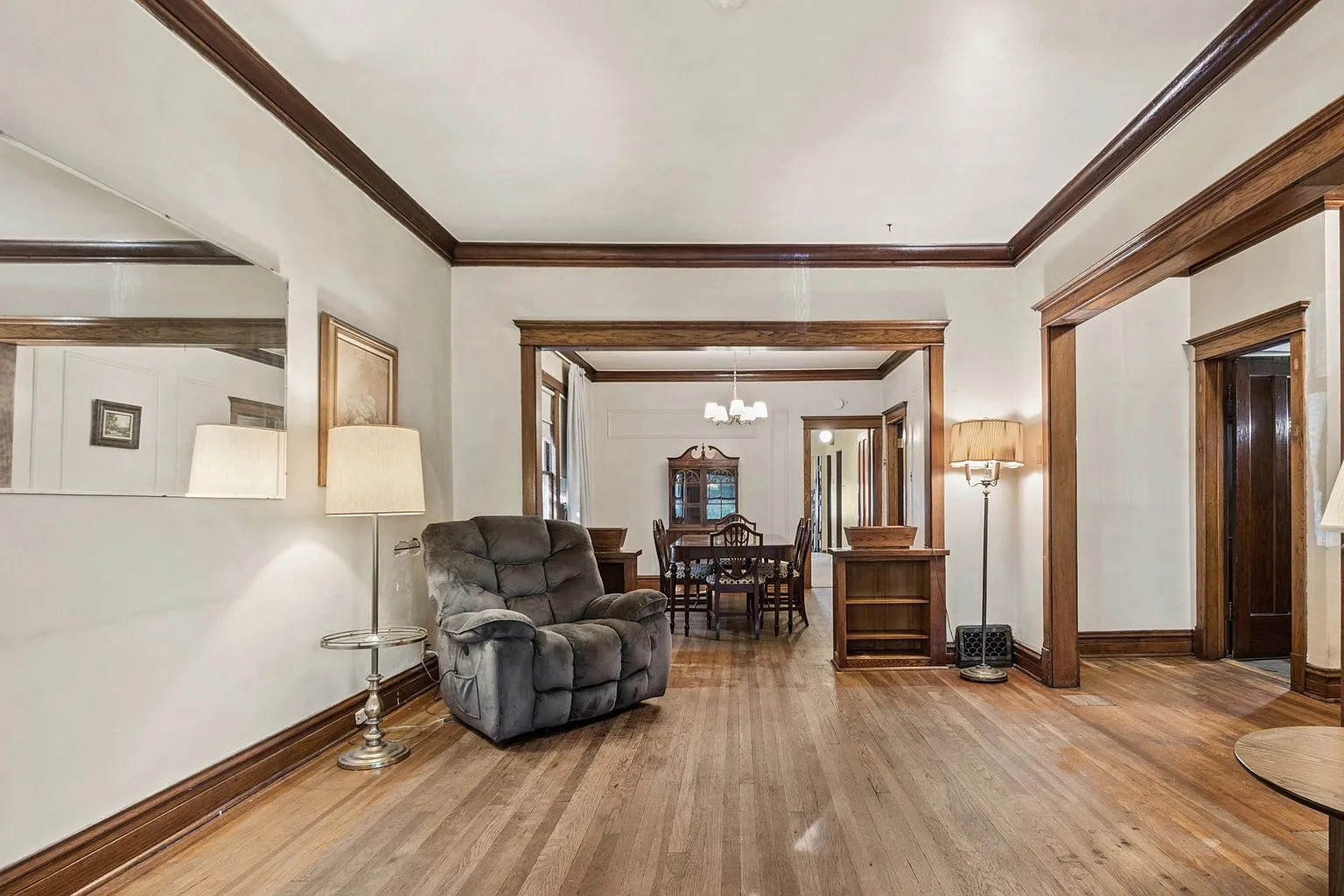 Chicago, IL Irving Park 3-Bedroom Frame Home on Oversized Lot photo 10