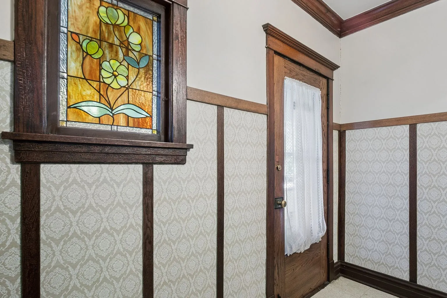 Chicago, IL Irving Park 3-Bedroom Frame Home on Oversized Lot photo 4