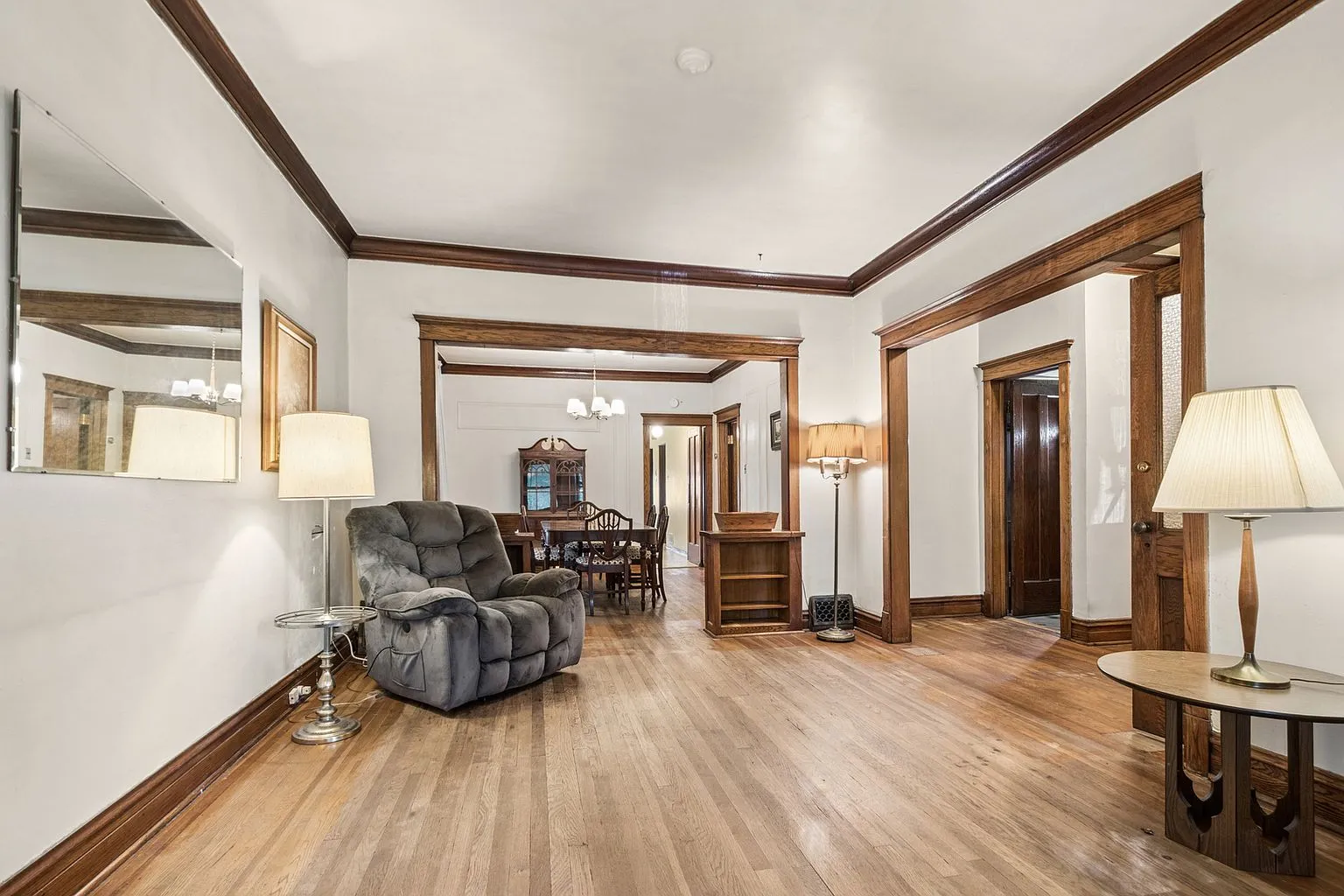 Chicago, IL Irving Park 3-Bedroom Frame Home on Oversized Lot photo 5