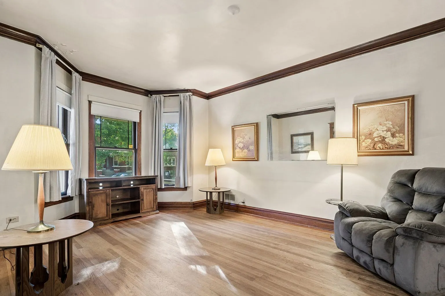 Chicago, IL Irving Park 3-Bedroom Frame Home on Oversized Lot photo 6