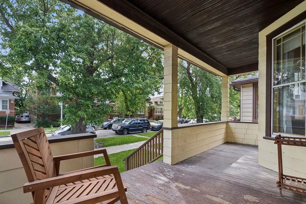 Chicago, IL Irving Park 3-Bedroom Frame Home on Oversized Lot photo 3
