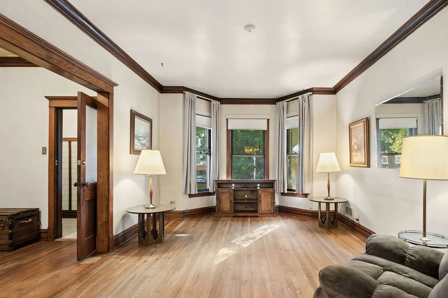 Chicago, IL Irving Park 3-Bedroom Frame Home on Oversized Lot photo 8