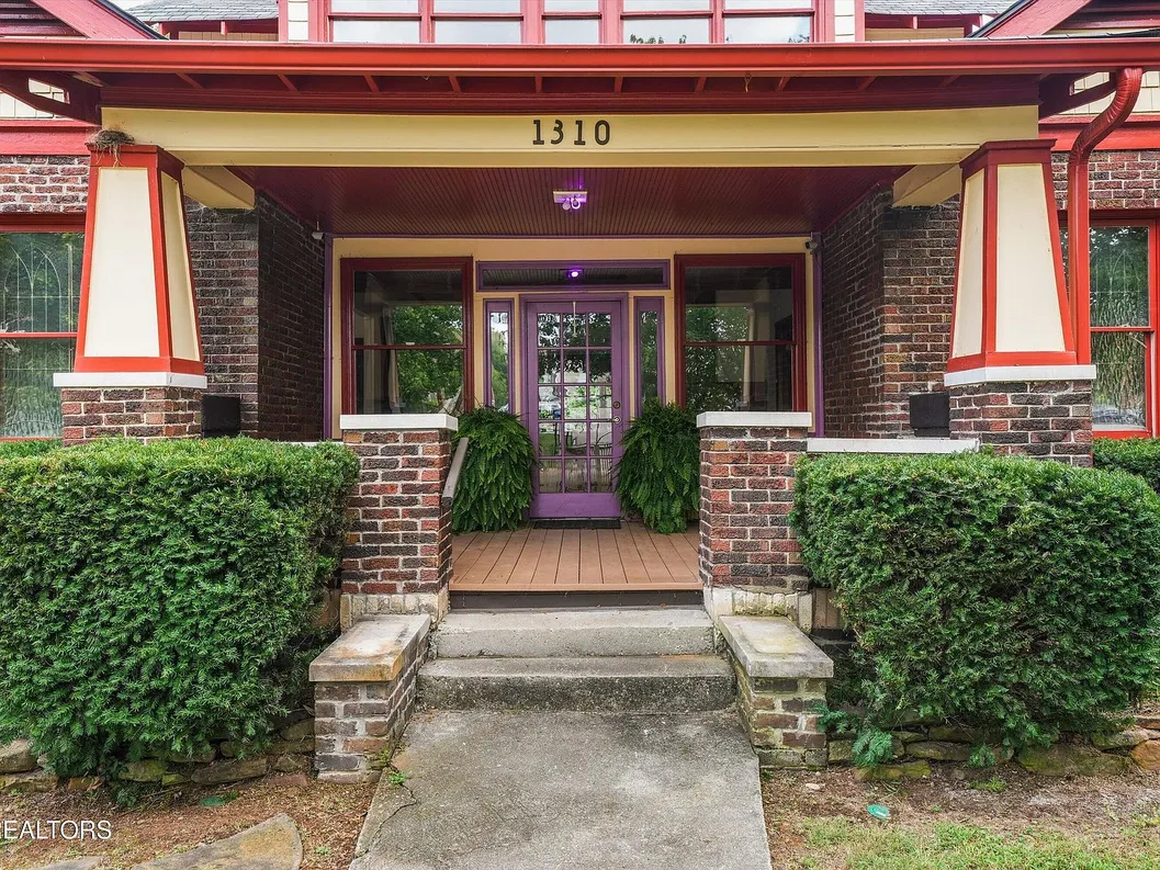 Historic Craftsman Bungalow with Large Fenced Yard in Fourth & Gill, Knoxville photo 3