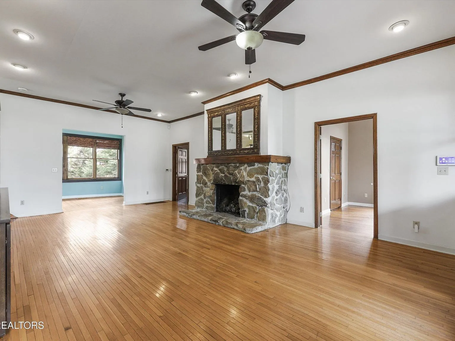 Historic Craftsman Bungalow with Large Fenced Yard in Fourth & Gill, Knoxville photo 5