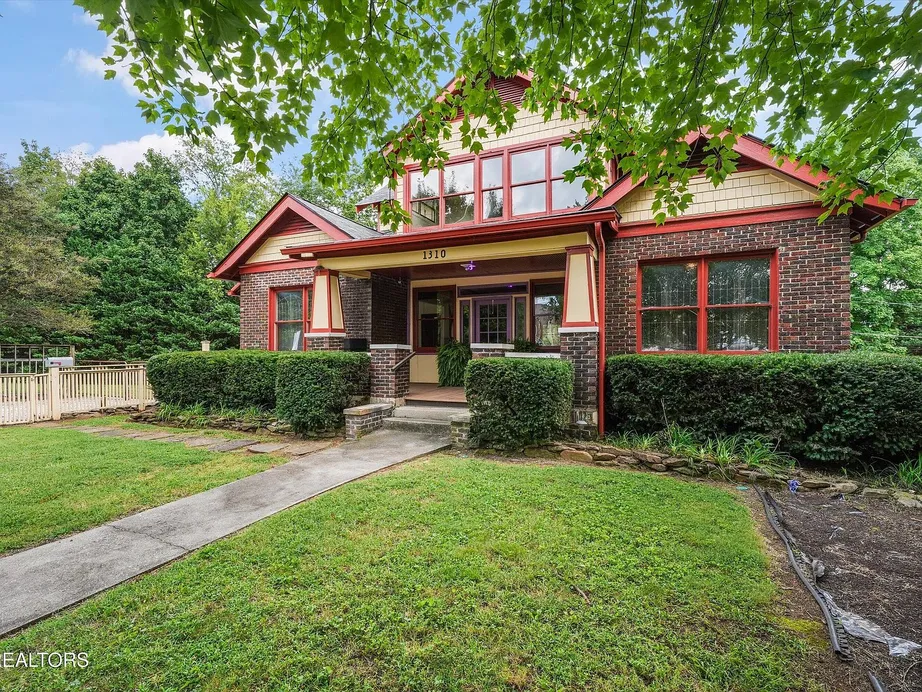 Historic Craftsman Bungalow with Large Fenced Yard in Fourth & Gill, Knoxville photo 2