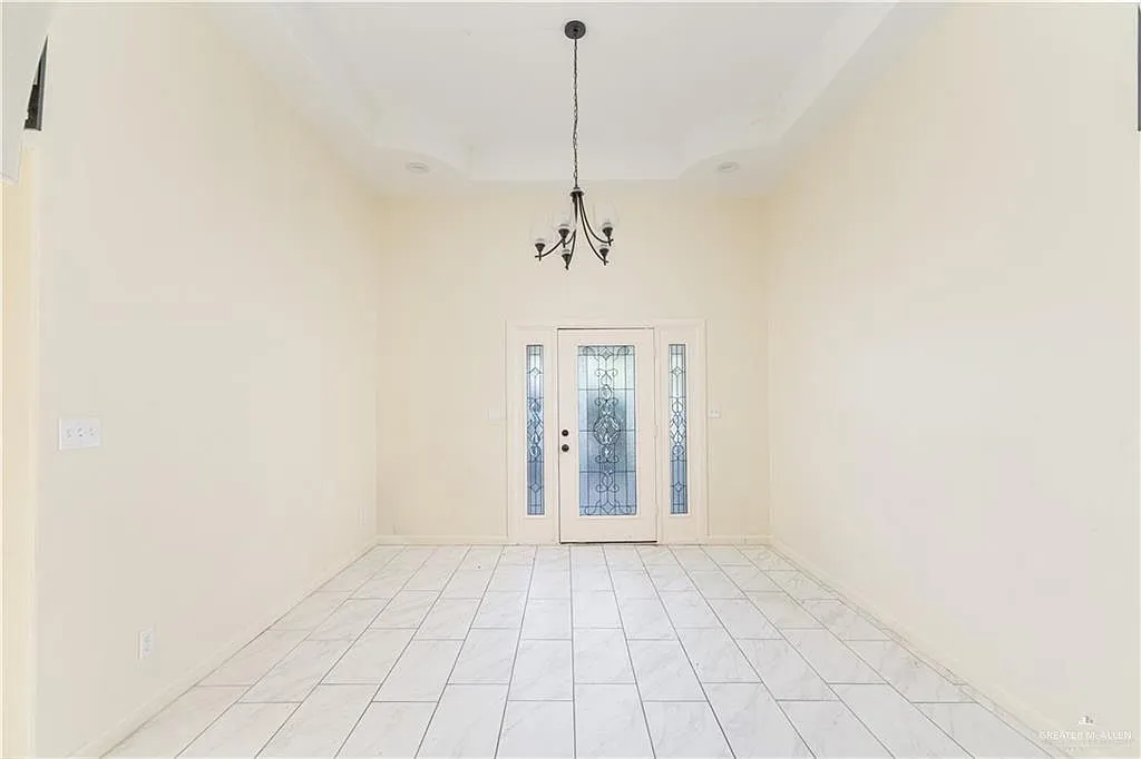 4-Bedroom Detached House for Sale at 2709 Austin Ave, McAllen, TX 78501 photo 2