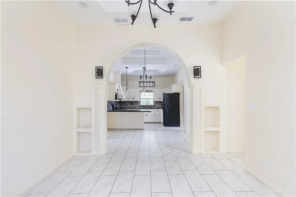 4-Bedroom Detached House for Sale at 2709 Austin Ave, McAllen, TX 78501 photo 3
