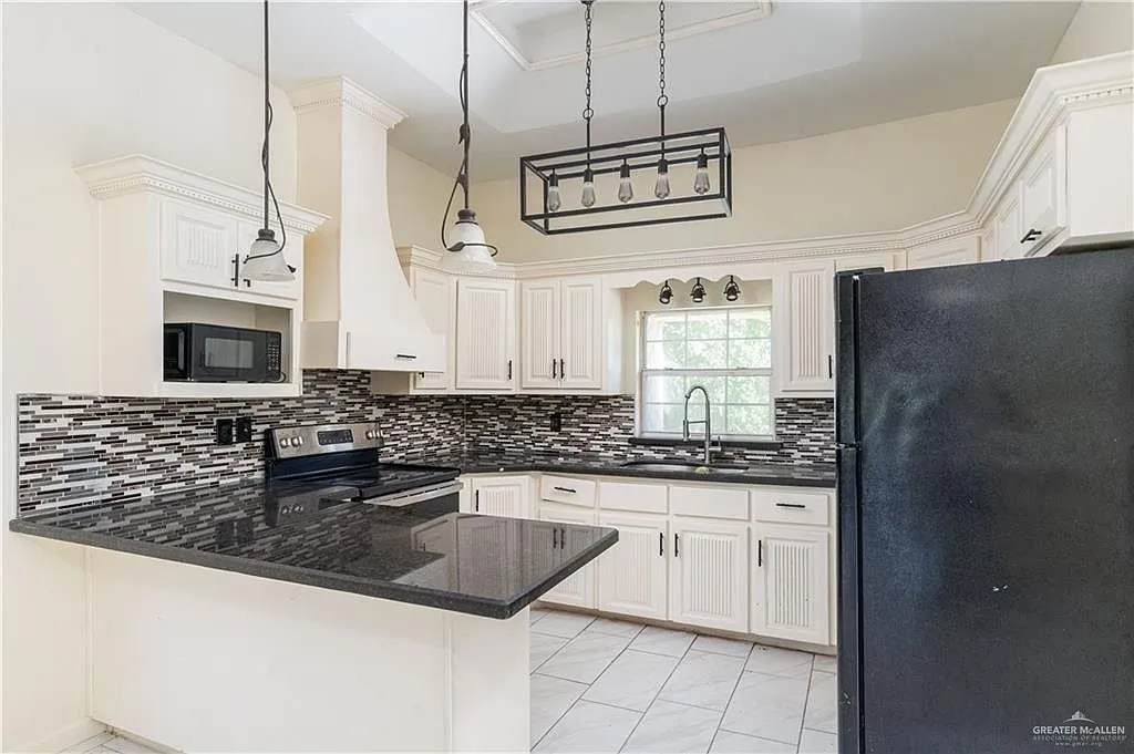 4-Bedroom Detached House for Sale at 2709 Austin Ave, McAllen, TX 78501 photo 5