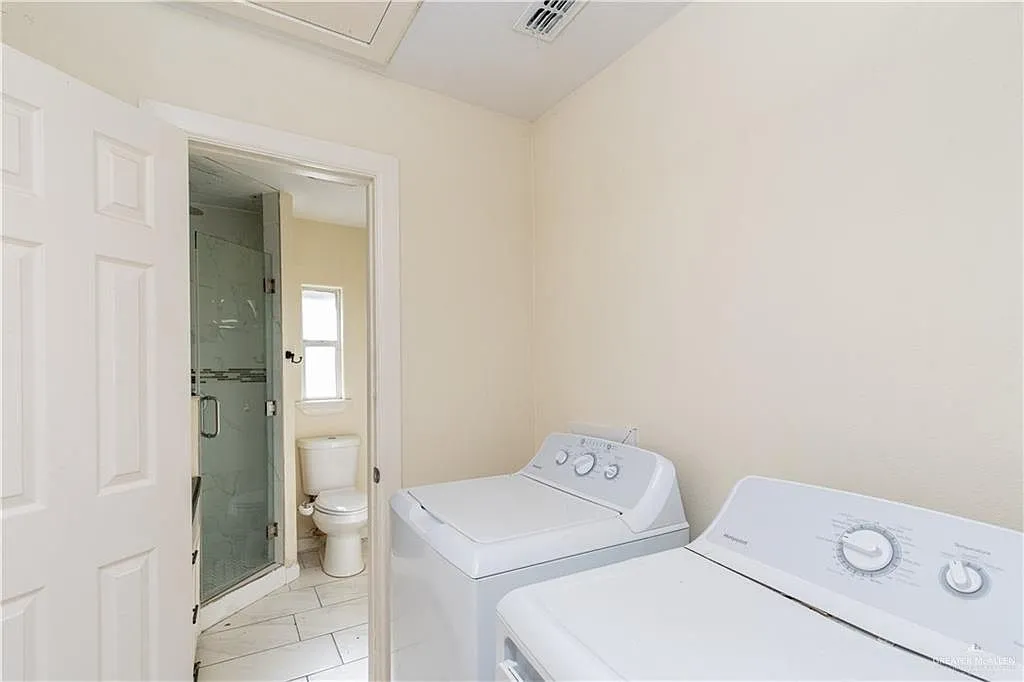4-Bedroom Detached House for Sale at 2709 Austin Ave, McAllen, TX 78501 photo 8