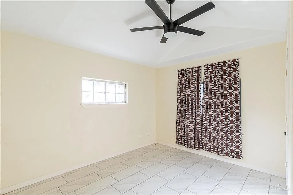 4-Bedroom Detached House for Sale at 2709 Austin Ave, McAllen, TX 78501 photo 6