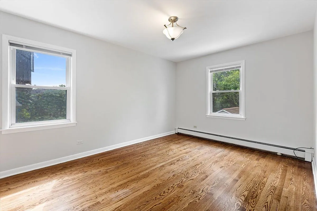 Chicago, IL Split-Level Home with 3 Bedrooms in Sauganash photo 10