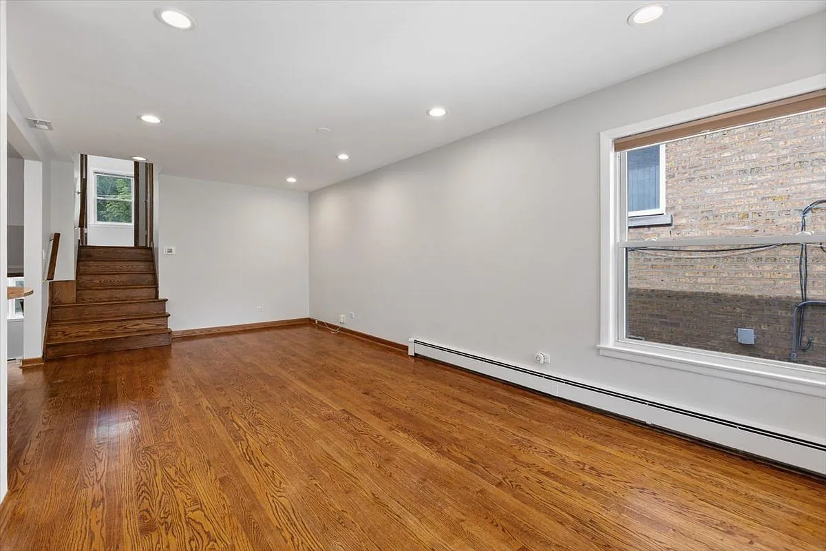 Chicago, IL Split-Level Home with 3 Bedrooms in Sauganash photo 4