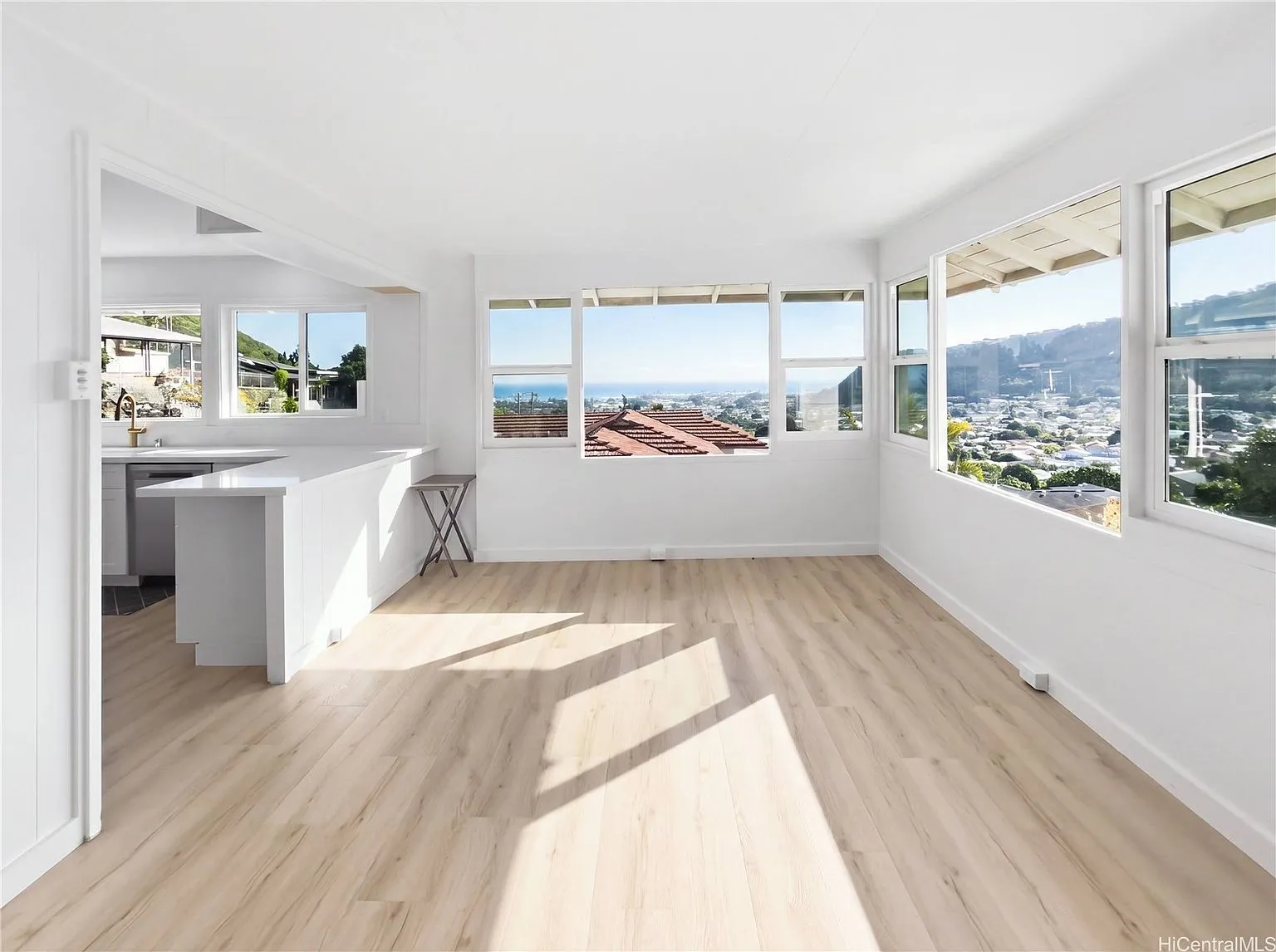 Remodeled Aina Haina Home with Ocean and Mountain Views at 809 Ailuna St, Honolulu photo 2