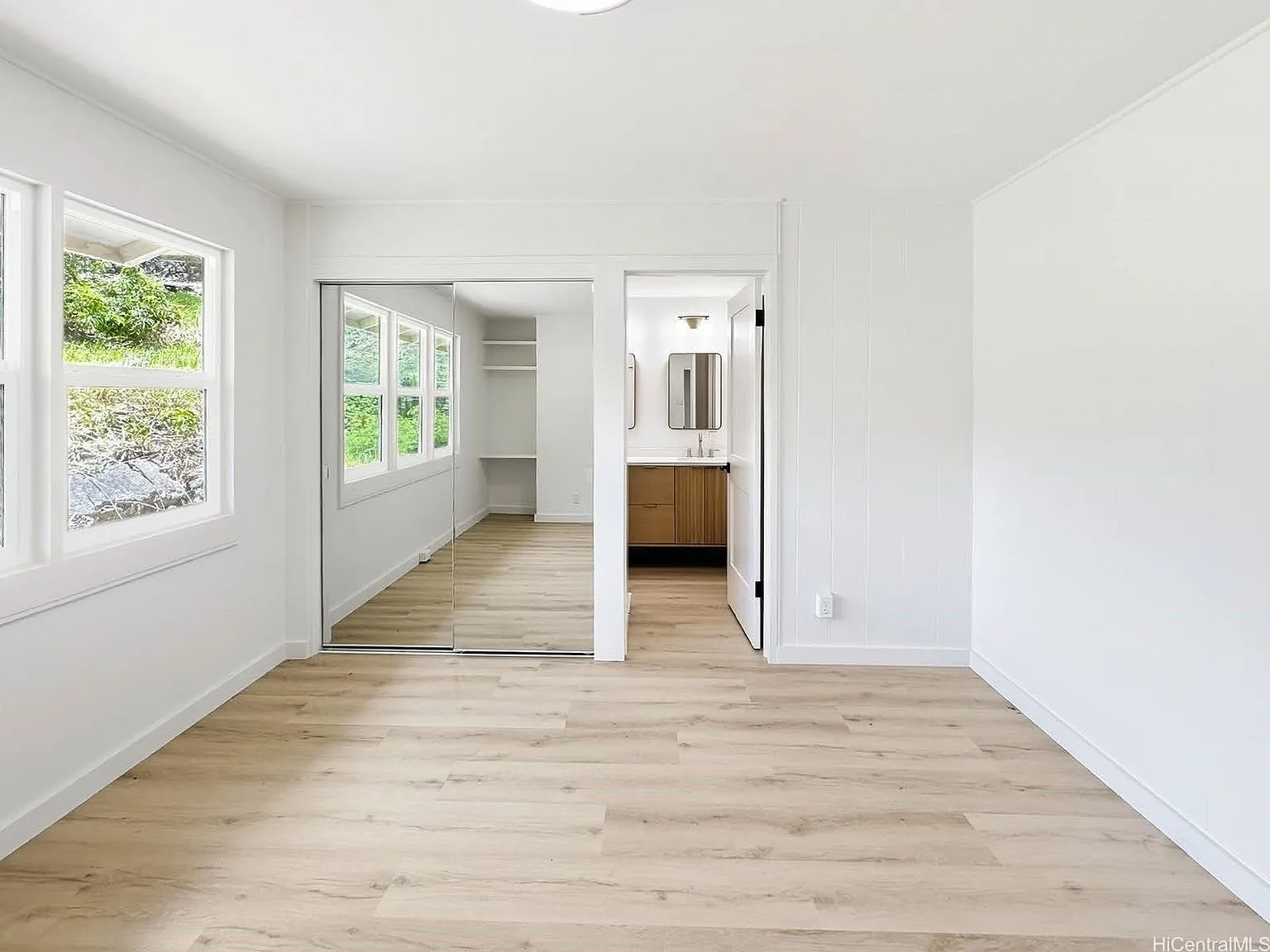 Remodeled Aina Haina Home with Ocean and Mountain Views at 809 Ailuna St, Honolulu photo 5