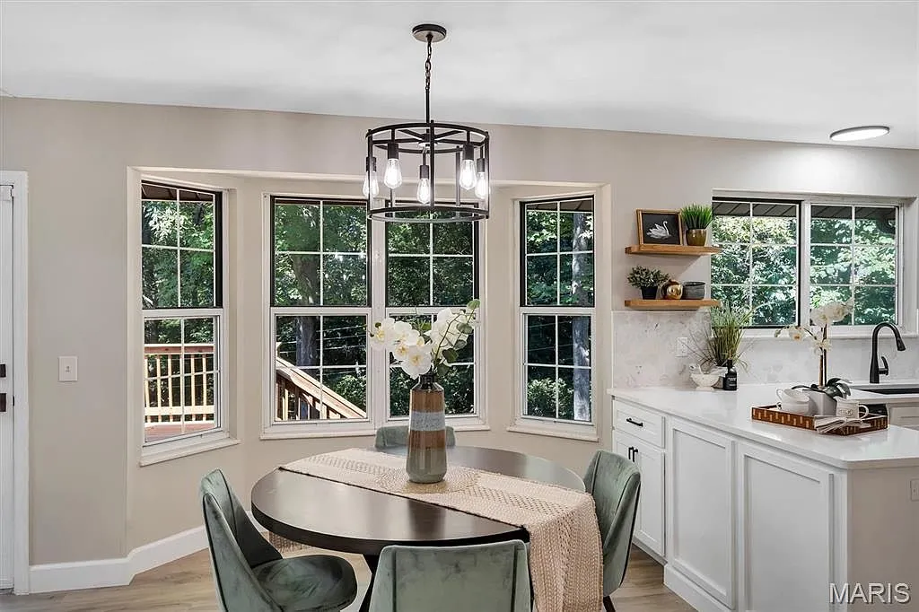 Saint Louis, Missouri Ranch-Style Home with 3 Bedrooms and Walk-Out Lower Level photo 8