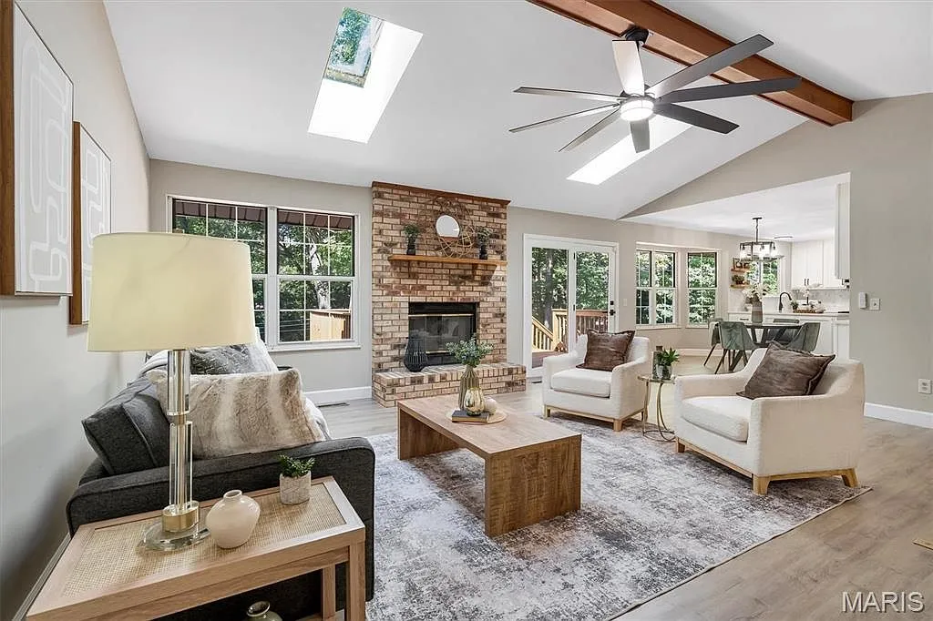 Saint Louis, Missouri Ranch-Style Home with 3 Bedrooms and Walk-Out Lower Level photo 3