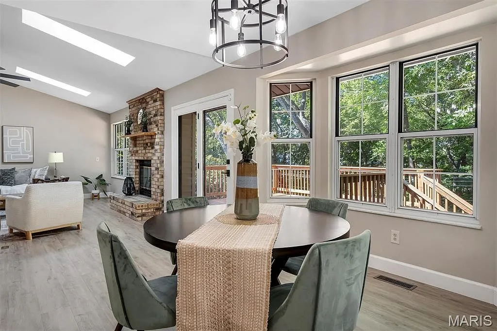 Saint Louis, Missouri Ranch-Style Home with 3 Bedrooms and Walk-Out Lower Level photo 7