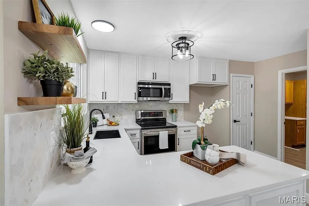 Saint Louis, Missouri Ranch-Style Home with 3 Bedrooms and Walk-Out Lower Level photo 10