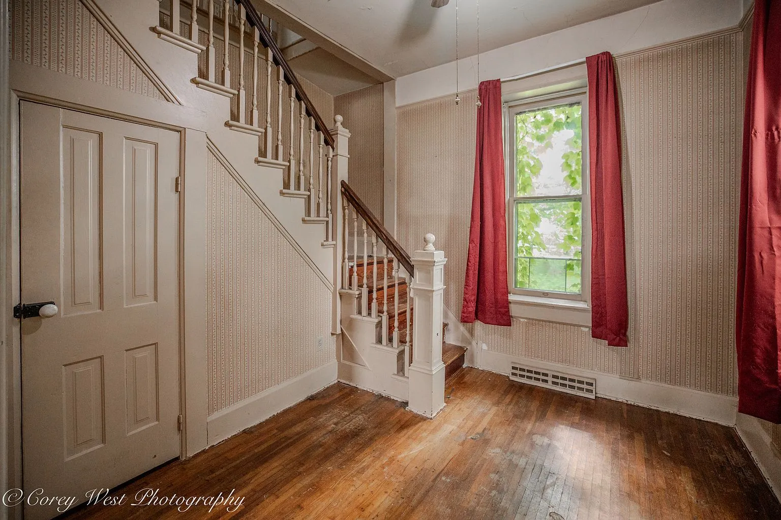 Historic 4-Bedroom Home with 2,242 Sq Ft in Kingston, Illinois photo 5