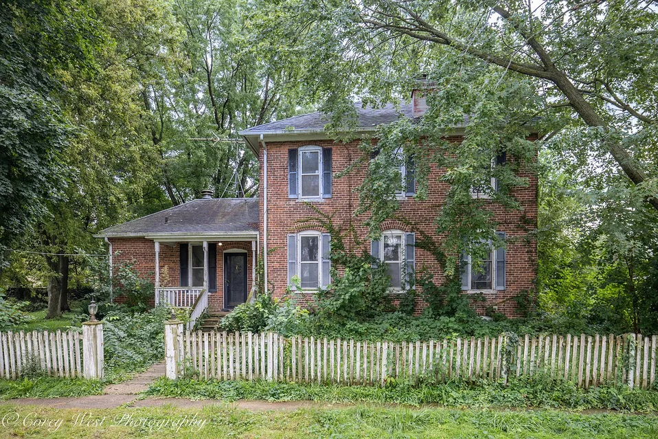 Historic 4-Bedroom Home with 2,242 Sq Ft in Kingston, Illinois photo 2