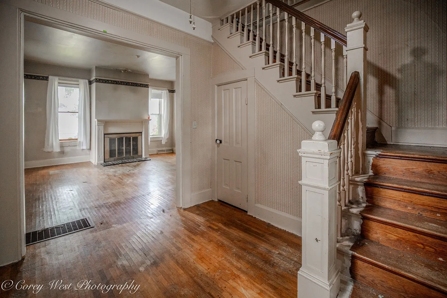 Historic 4-Bedroom Home with 2,242 Sq Ft in Kingston, Illinois photo 6