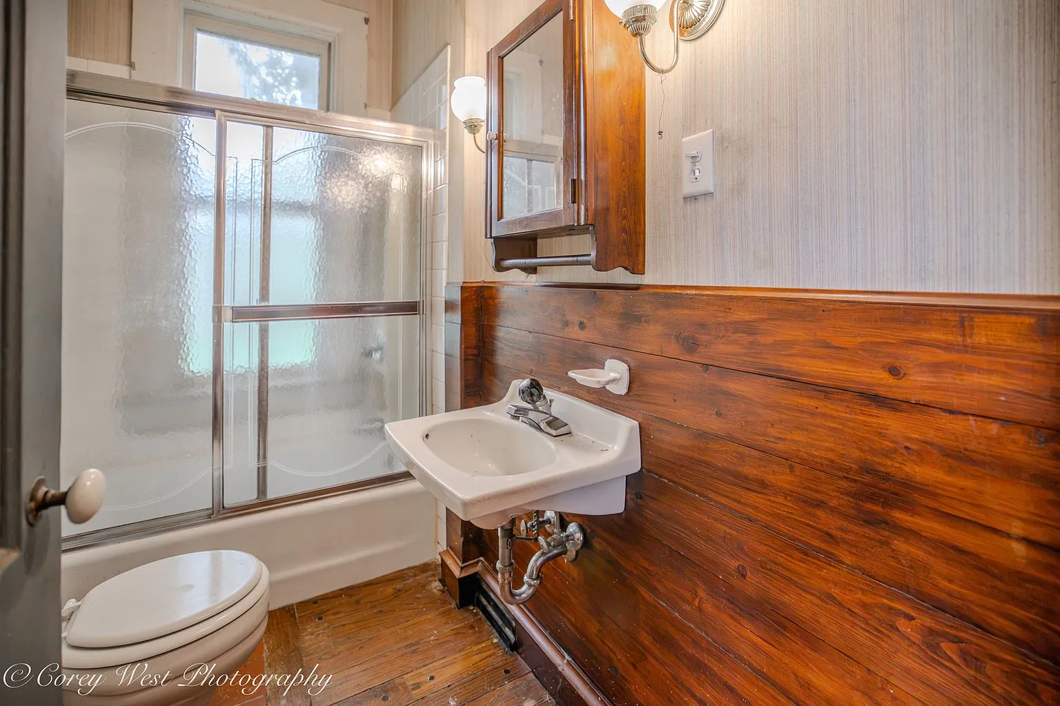 Historic 4-Bedroom Home with 2,242 Sq Ft in Kingston, Illinois photo 10