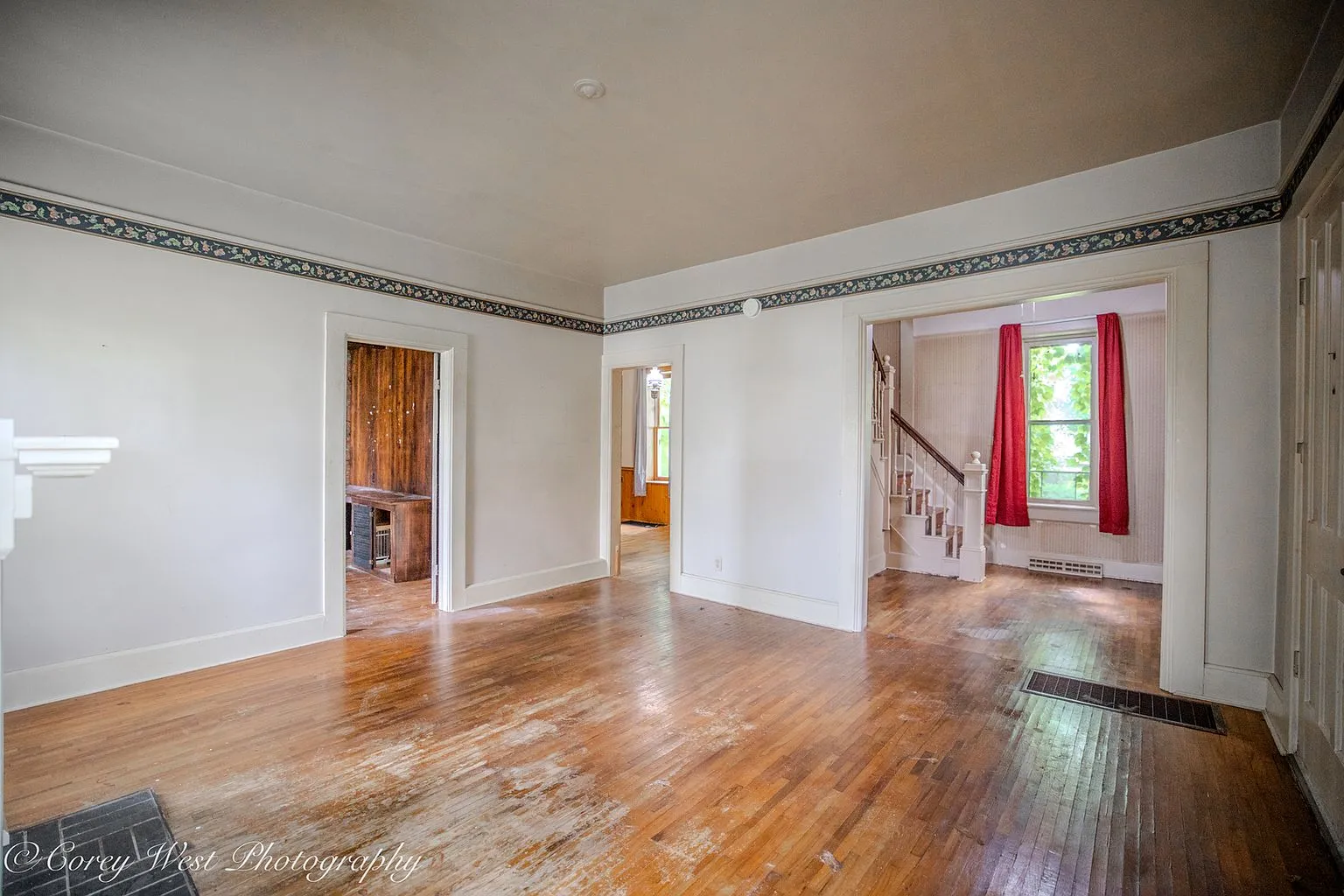 Historic 4-Bedroom Home with 2,242 Sq Ft in Kingston, Illinois photo 4