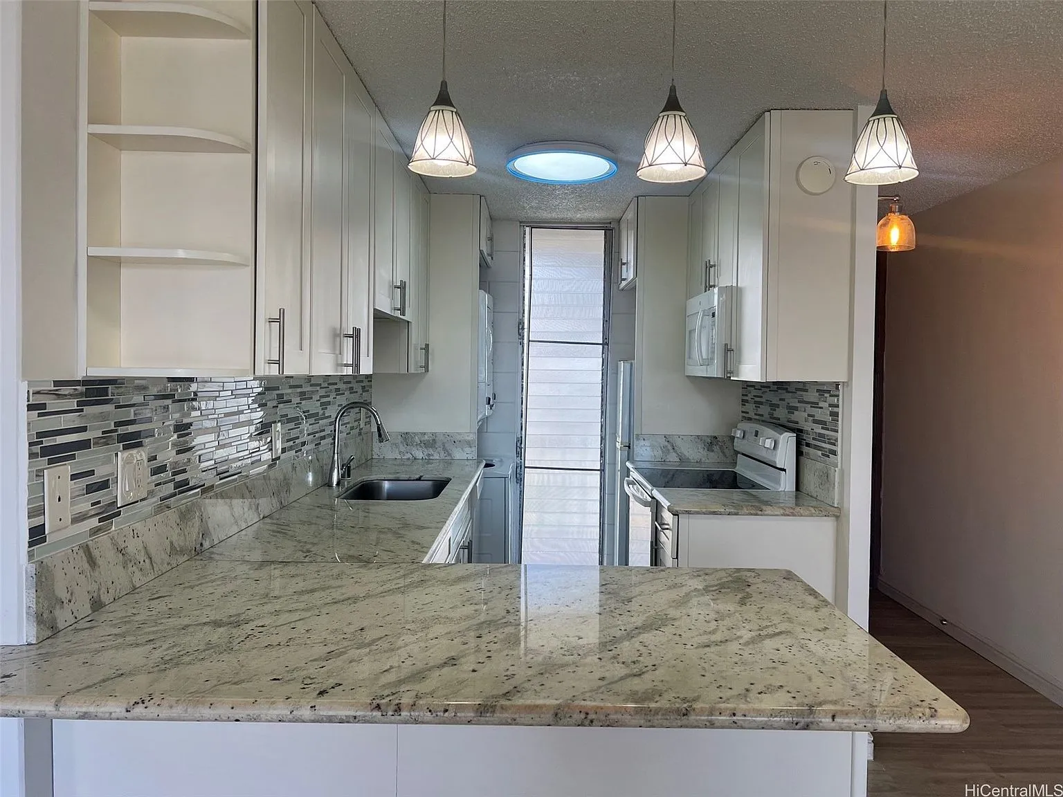 2-Bedroom Condo for Sale at 1420 Victoria St APT 902 in Honolulu, Hawaii photo 3