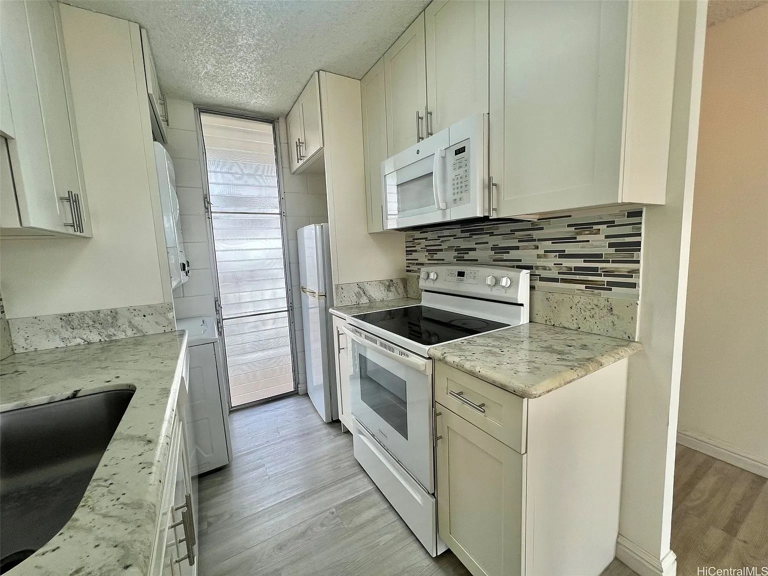 2-Bedroom Condo for Sale at 1420 Victoria St APT 902 in Honolulu, Hawaii photo 5
