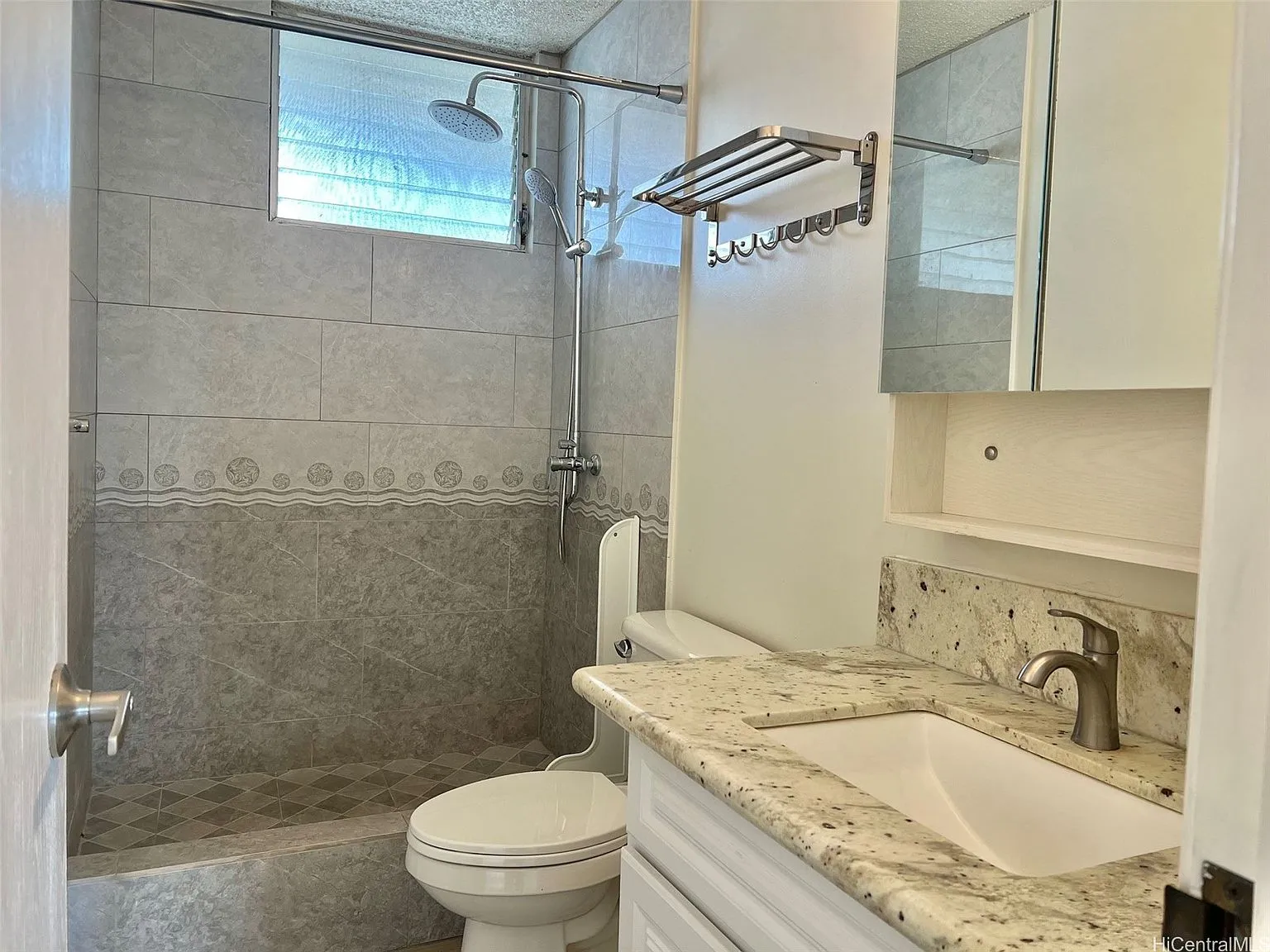2-Bedroom Condo for Sale at 1420 Victoria St APT 902 in Honolulu, Hawaii photo 7